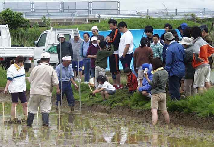 �q��������