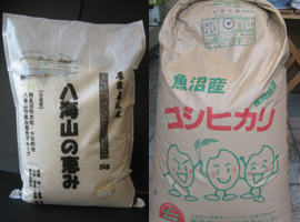 八海山のめぐみ左：『新米』の5kg　右：『玄米』の30kg。