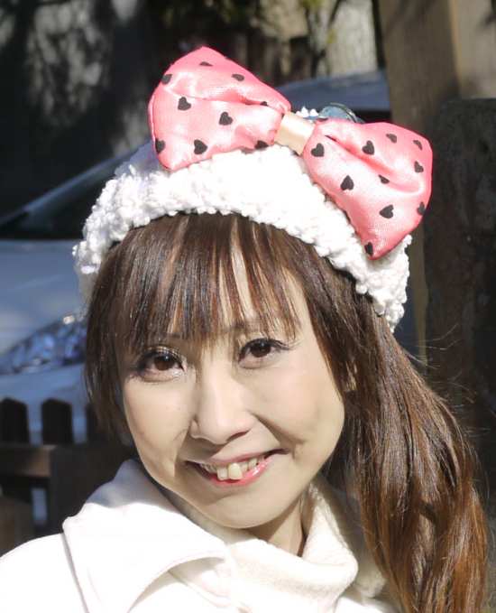 演歌アイドル、あいりりん・千原愛理さん。2012年(平成24年)2月、船橋大神宮にて撮影。