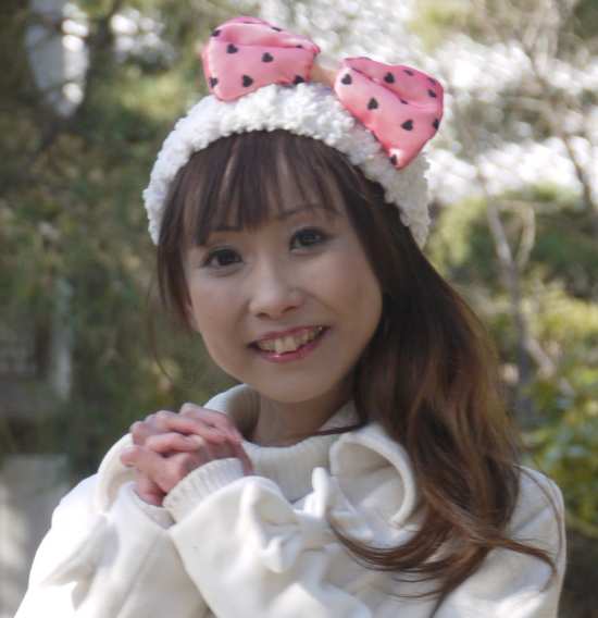 演歌アイドル、あいりりん・千原愛理さん。2012年(平成24年)2月、船橋大神宮にて撮影。