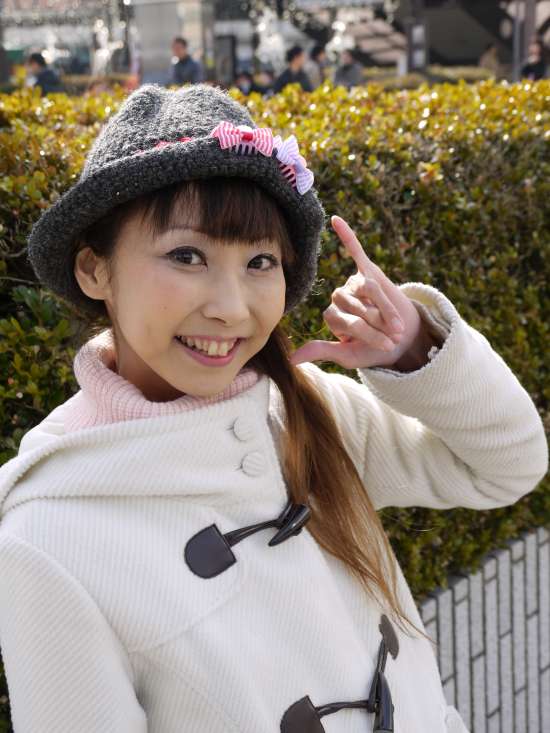 演歌アイドル、あいりりん・千原愛理さん。2013年(平成25年)1月、ふなばし駅前ふれあいフェスタにて撮影。