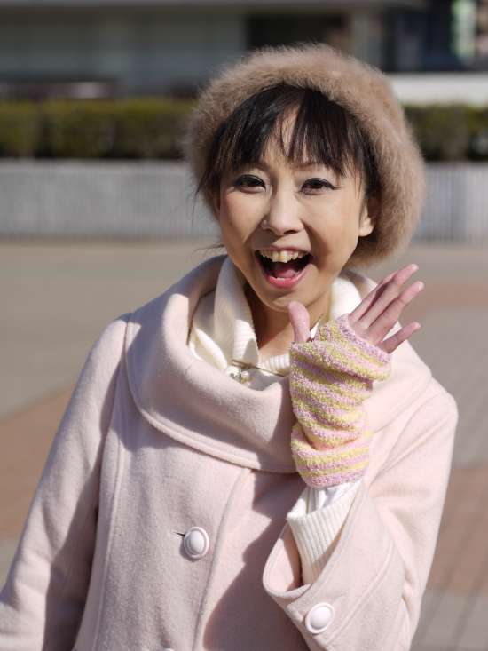 演歌アイドル、あいりりん・千原愛理さん。2013年(平成25年)2月、ふなばし駅前ふれあいフェスタにて撮影。