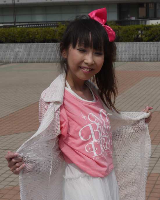 演歌アイドル、あいりりん・千原愛理さん。2013年(平成25年)6月、ふなばし駅前ふれあいフェスタにて撮影。