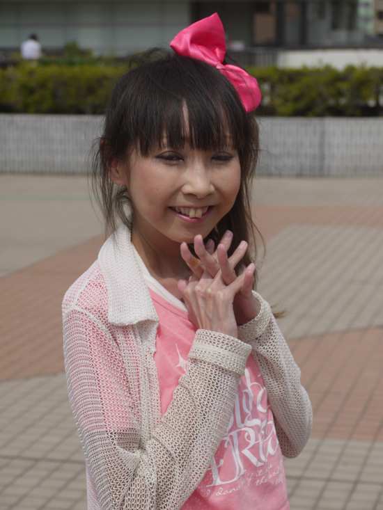 演歌アイドル、あいりりん・千原愛理さん。2013年(平成25年)6月、ふなばし駅前ふれあいフェスタにて撮影。
