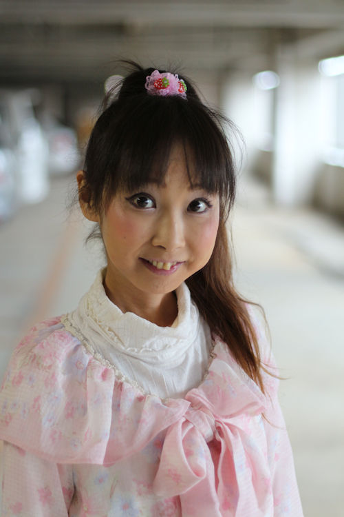 演歌アイドル、あいりりん・千原愛理さん。2014年(平成26年)3月、千葉県千葉市緑区、イオン鎌取店にて撮影。