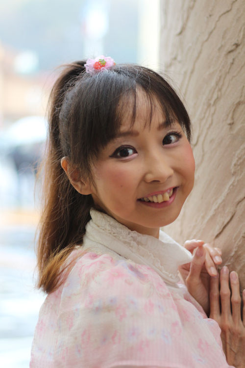 演歌アイドル、あいりりん・千原愛理さん。2014年(平成26年)3月、千葉県成田市、イオン成田店にて撮影。