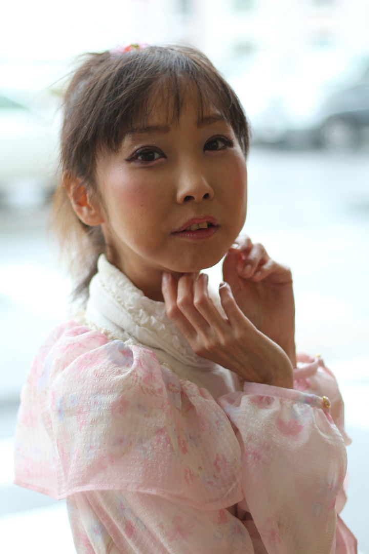 演歌アイドル、あいりりん・千原愛理さん。2014年(平成26年)3月、千葉県成田市、イオン成田店にて撮影。