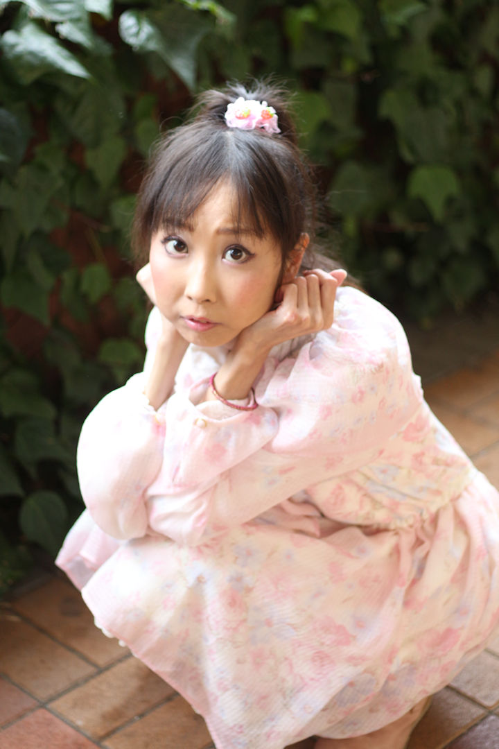 演歌アイドル、あいりりん・千原愛理さん。2014年(平成26年)3月、千葉県成田市、イオン成田店にて撮影。