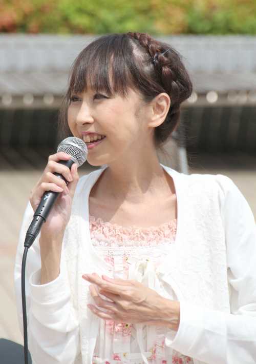 演歌アイドル、あいりりん・千原愛理さん。2014年(平成26年)7月、船橋ふれあいフェスタにて撮影。