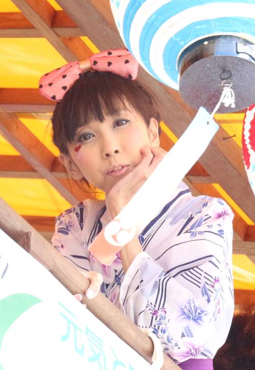演歌アイドル、あいりりん・千原愛理さん。2016年(平成28年)7月、千葉県・小見川祇園祭にて撮影。
