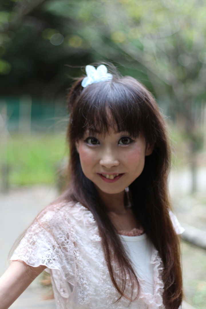 演歌アイドル、あいりりん・千原愛理さん。2013年(平成25年)9月、千葉県習志野市「藤崎森林公園」にて撮影。