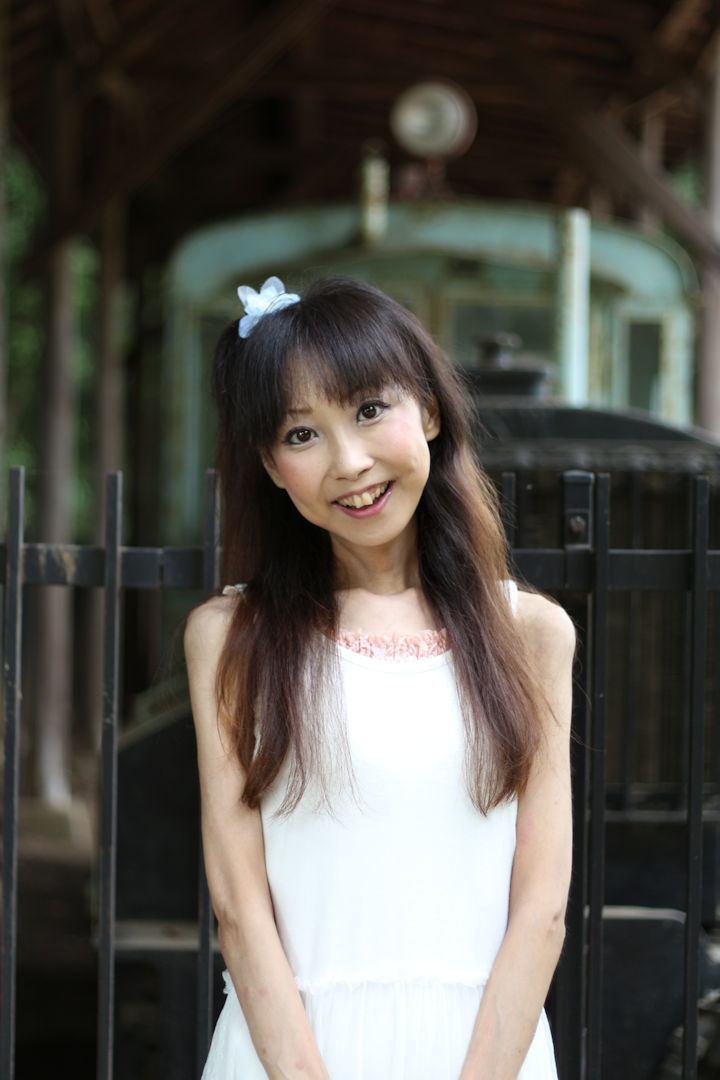 演歌アイドル、あいりりん・千原愛理さん。2013年(平成25年)9月、千葉県習志野市「藤崎森林公園」にて撮影。